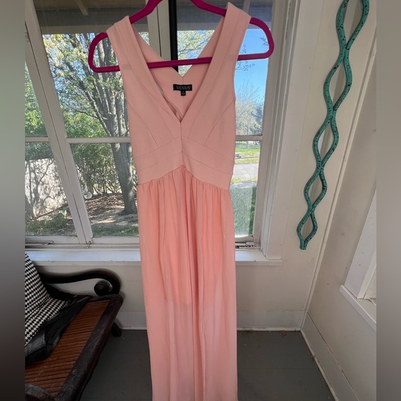 VENUS Dresses & Skirts - Pink lightweight lined dress Size M